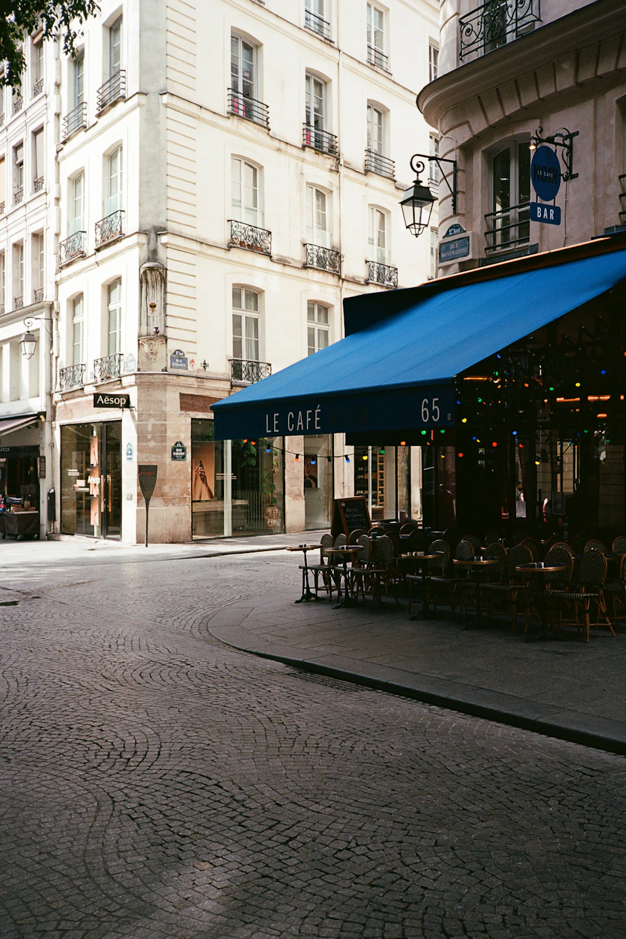 An illustrative local café on a Paris cobblestone street